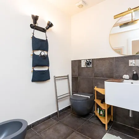 Campani By In Apartment Rome